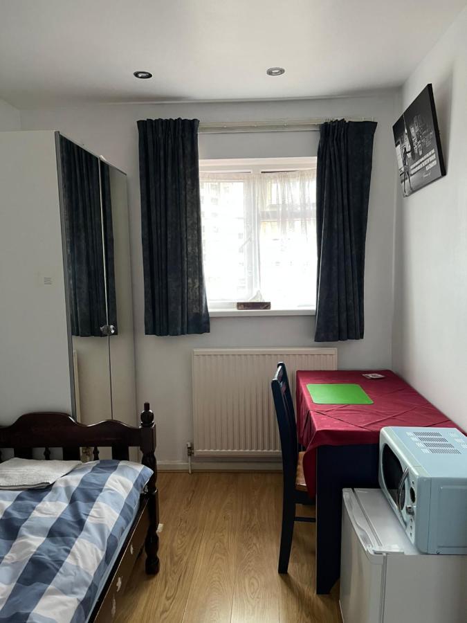 Comfortable Single Bedroom With Free On Site Parking Kingston upon Thames  Exterior foto